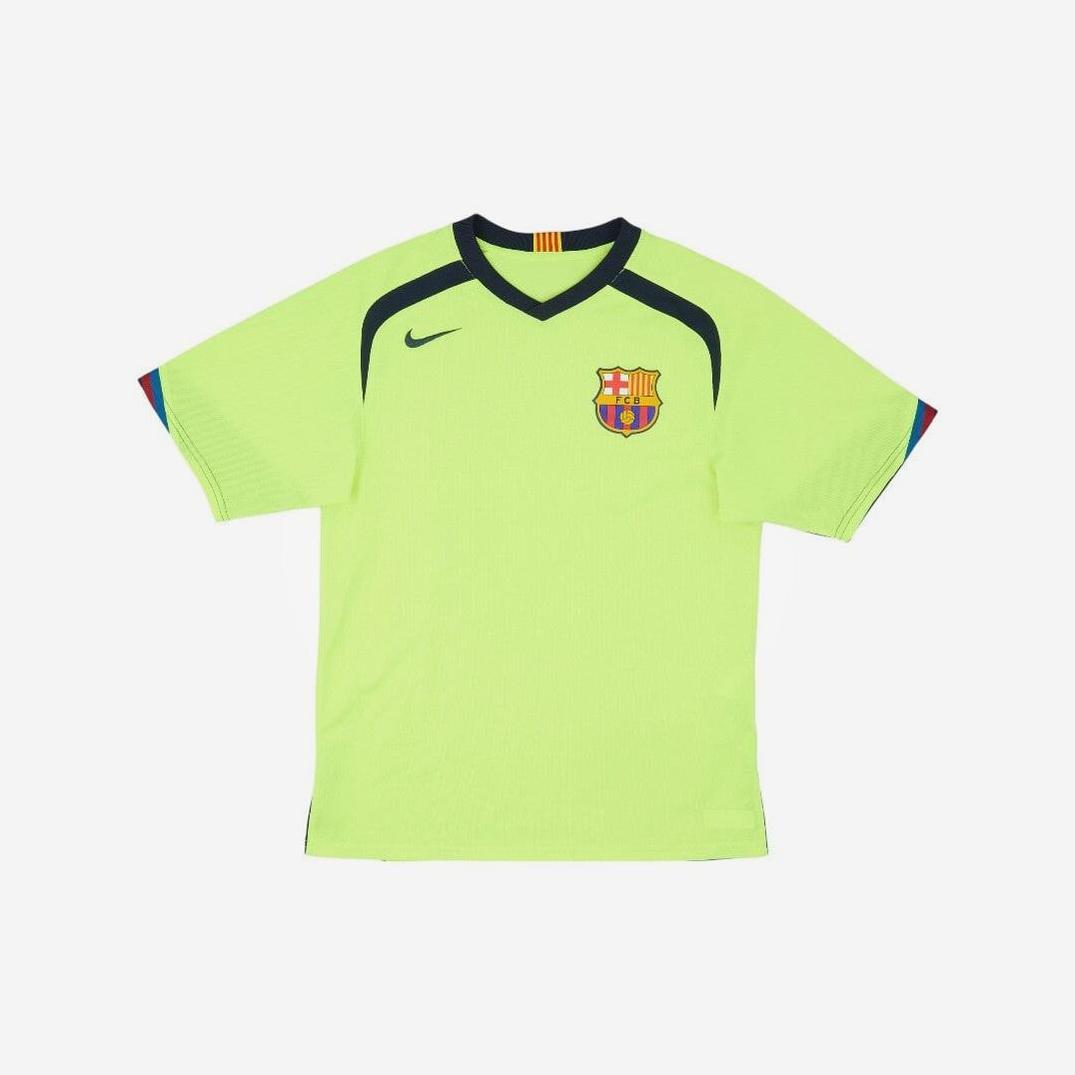 The Retro1999 Barcelona 2005-06 Away Shirt is bright yellow with black accents, a club crest, and Nike logo. Inspired by classic kits, it features a Catalan flag on the collar plus blue and red sleeve trim for true team style.