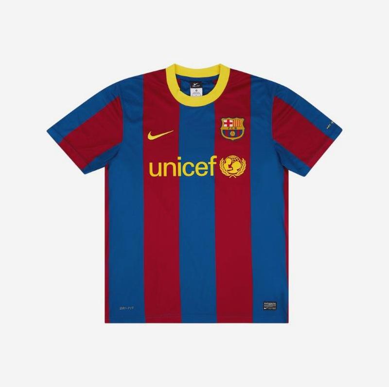 A must-have for fans, the Retro1999 Barcelona 2010-11 Home Shirt sports iconic blue and red stripes, a yellow collar, Nike logo, club crest, and yellow UNICEF sponsor—a true retro kit classic.