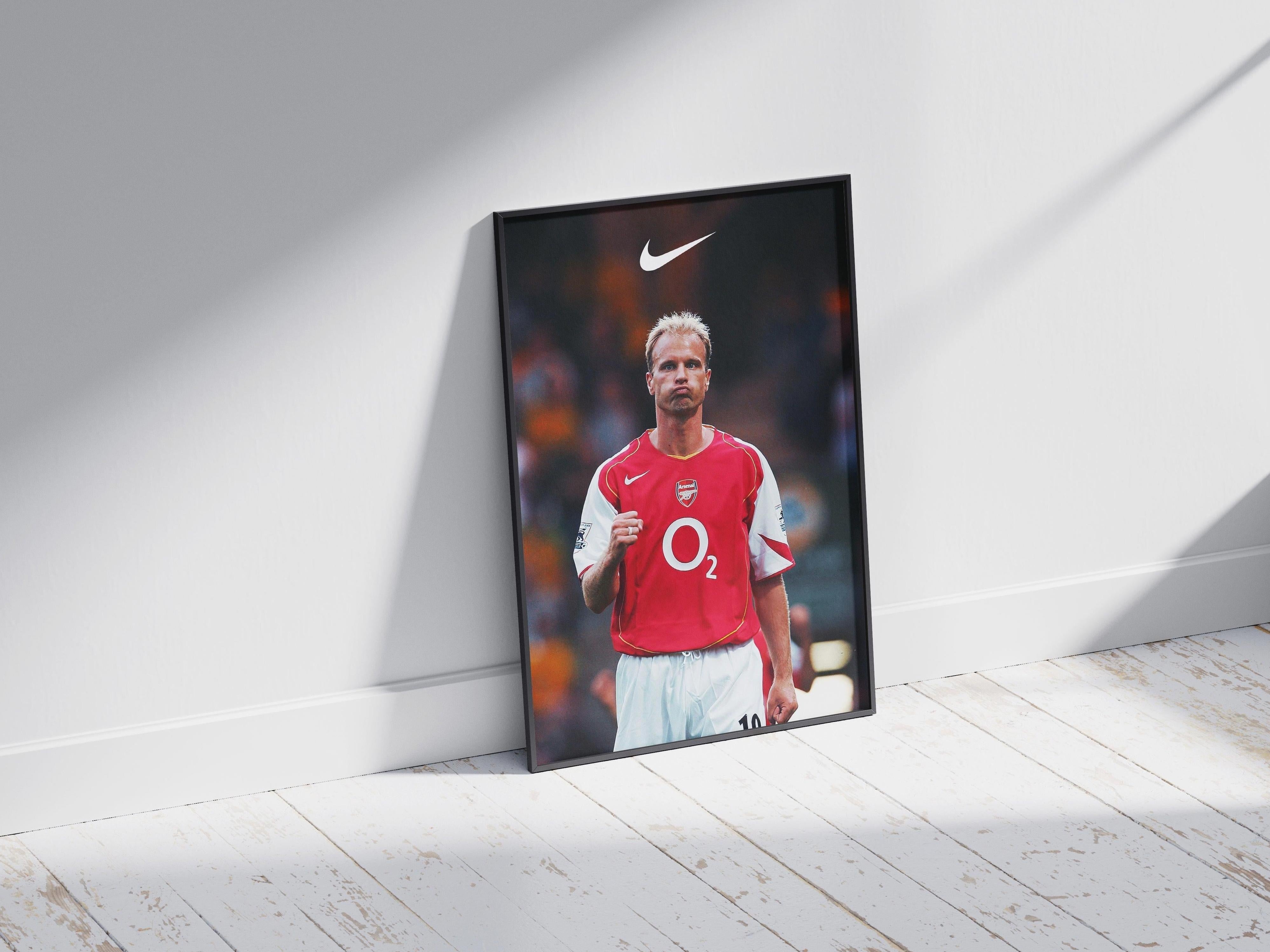 The Retro1999 Dennis Bergkamp x Arsenal Poster showcases the iconic player in his classic Arsenal kit—a perfect addition for devoted fans and football history enthusiasts.