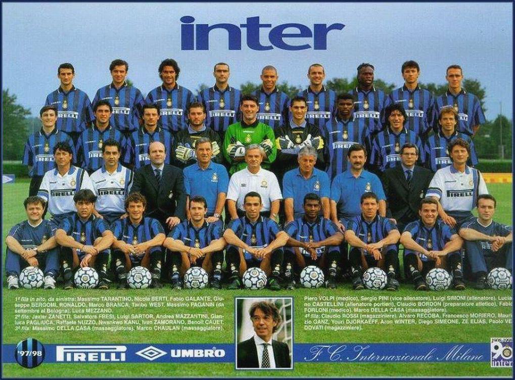 A group photo of the 1997-98 Inter Milan team and staff outdoors, all wearing Retro1999’s Inter Milan 1997-98 Home Shirt, with soccer balls, club banners, and visible club and sponsor logos.