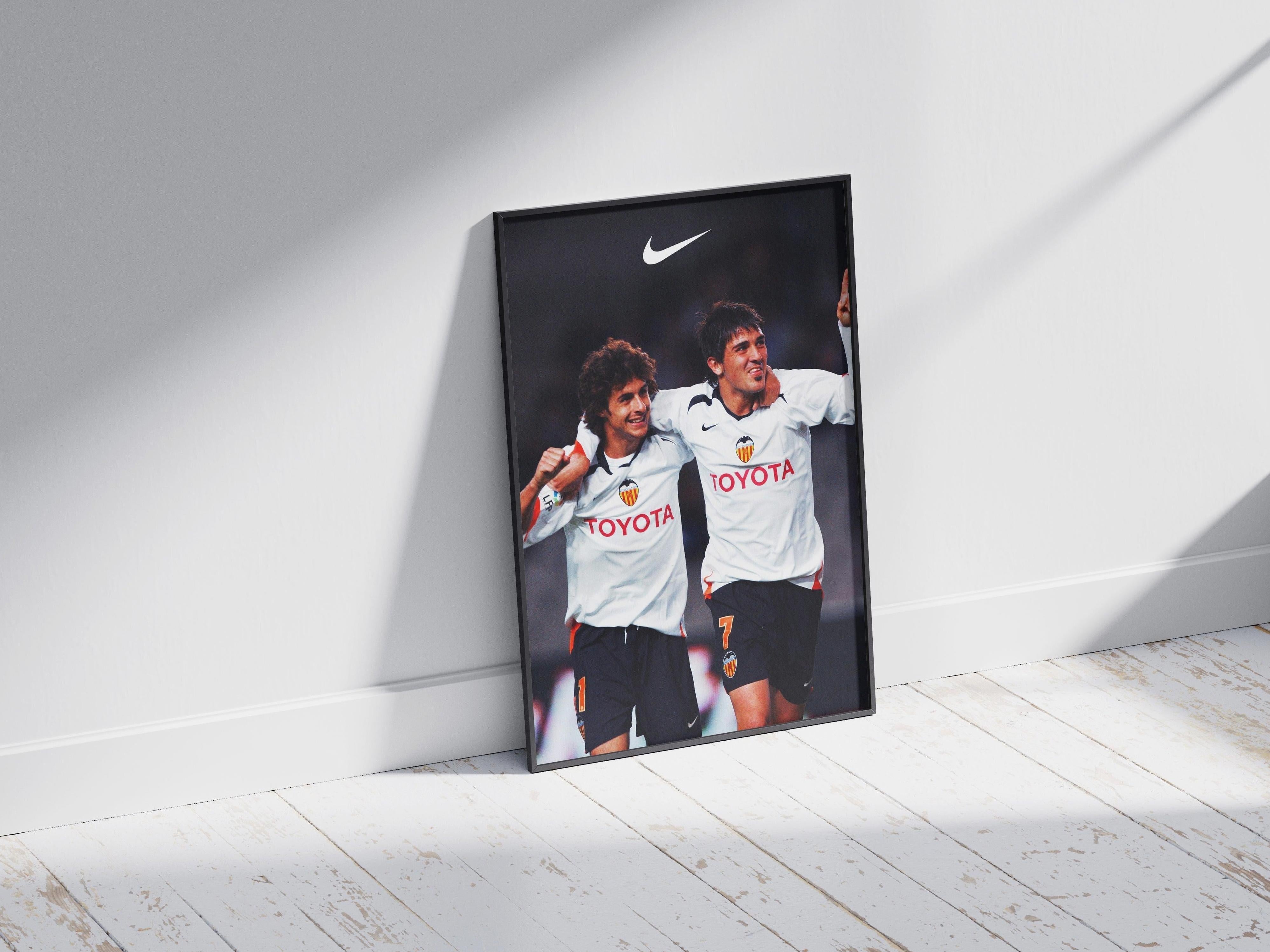 Celebrate Valencias legends with the Retro1999 Pablo Aimar x David Villa Poster—an iconic print of two soccer greats, perfect for fans and collectors of Spanish football memorabilia.