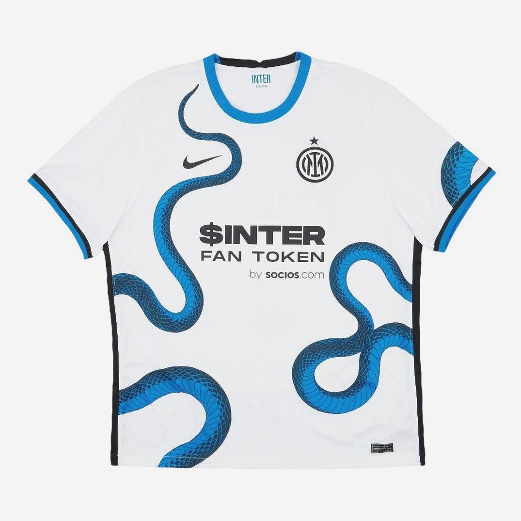 The Retro1999 Inter Milan 2021-22 Away Shirt features a white base with blue and black snake graphics, club badge, Nike swoosh, $INTER FAN TOKEN sponsor, and blue trim on the sleeves and collar, inspired by Serie A retro style.
