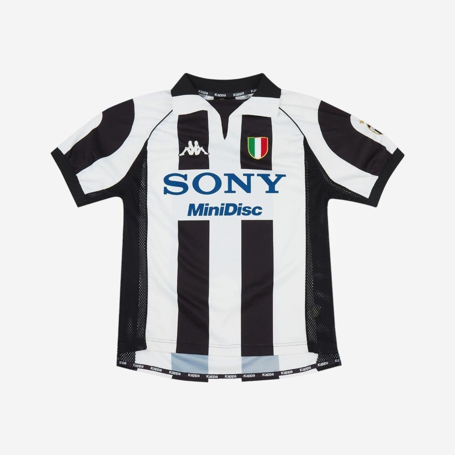 The Retro1999 Juventus 1997-98 Home Shirt features black and white stripes, SONY MiniDisc sponsor, Kappa logo, Italian flag crest, and Serie A sleeve patch—capturing the teams classic style and heritage.