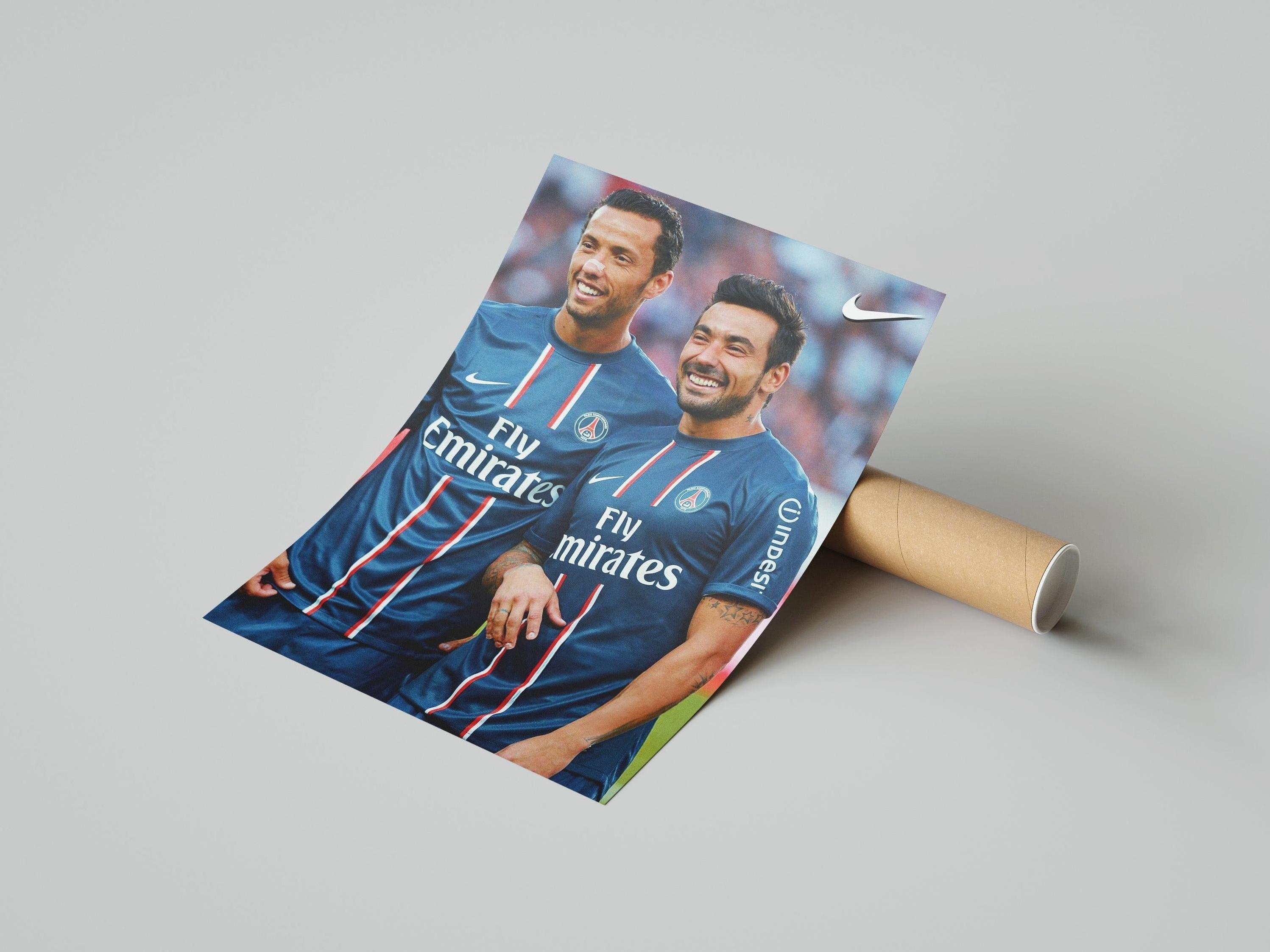 The Retro1999 Nene x Lavezzi Poster features two smiling PSG players in their iconic jerseys with visible Nike and “Fly Emirates” logos, unrolling from a tube—perfect football memorabilia for Paris Saint-Germain fans.