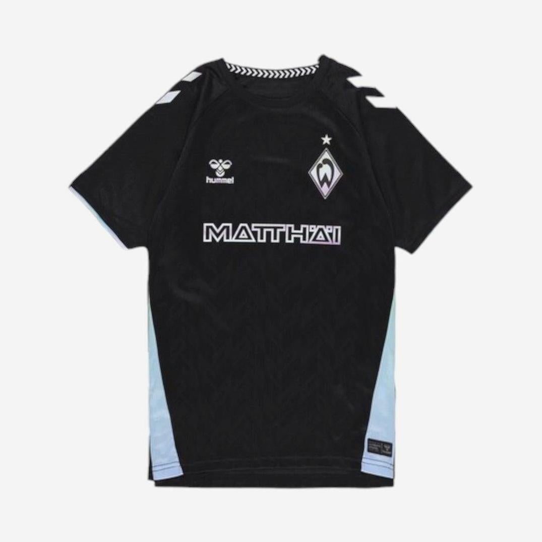 The Werder Bremen 2024-25 Third Shirt by Retro1999 boasts retro inspiration in black with white and light blue accents, a club crest, and MATTHÄI as sponsor—perfect for dedicated Bundesliga fans.
